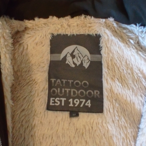 fleece lined winter jacket army green with zipper details. Zip up and button - Picture 3 of 4